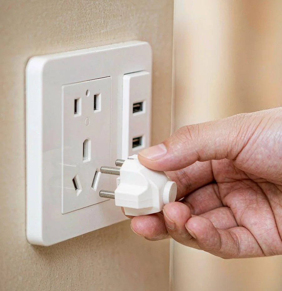 Universal adapter and a sub-100Wh power bank