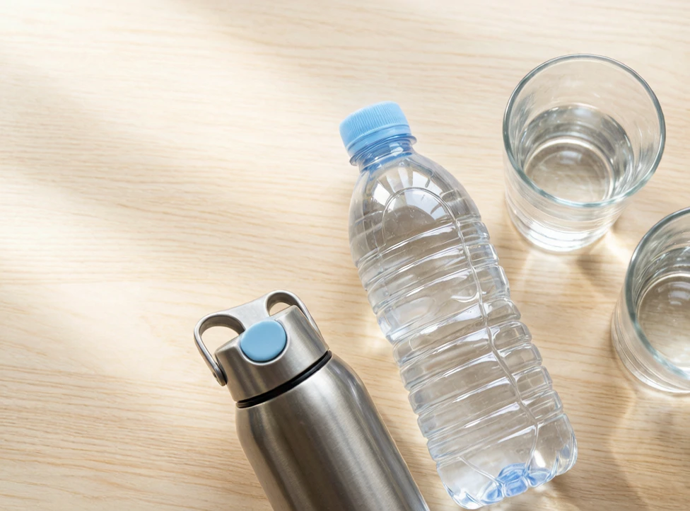 Safe drinking water options for travelers in China